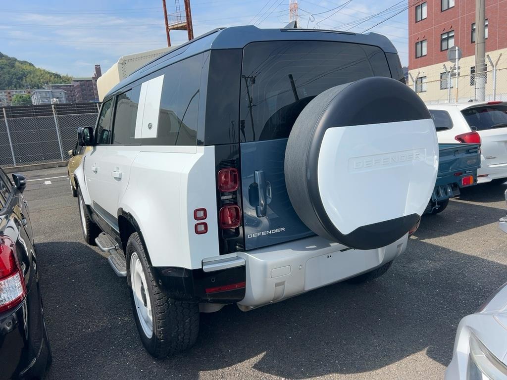 2024 Land Rover Defender thumbnail