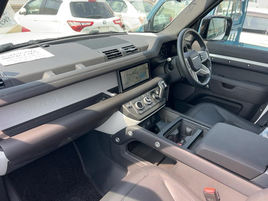 2024 Land Rover Defender thumbnail
