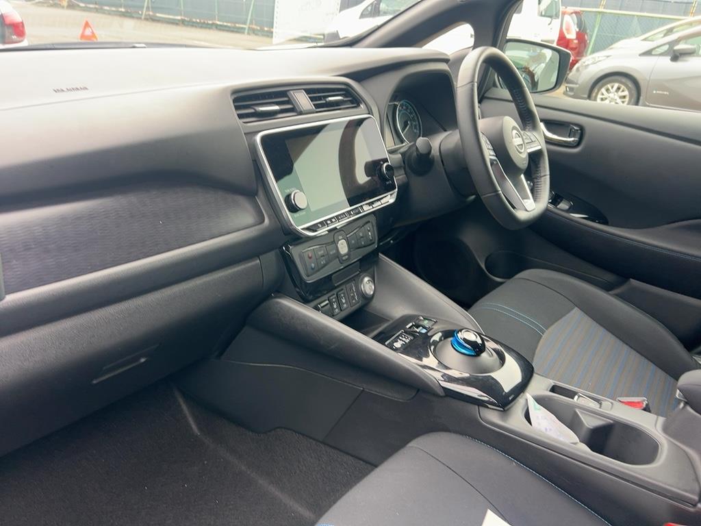 2021 Nissan Leaf thumbnail