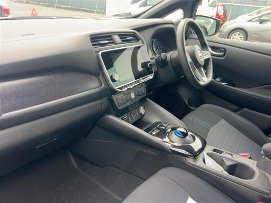 2021 Nissan Leaf thumbnail
