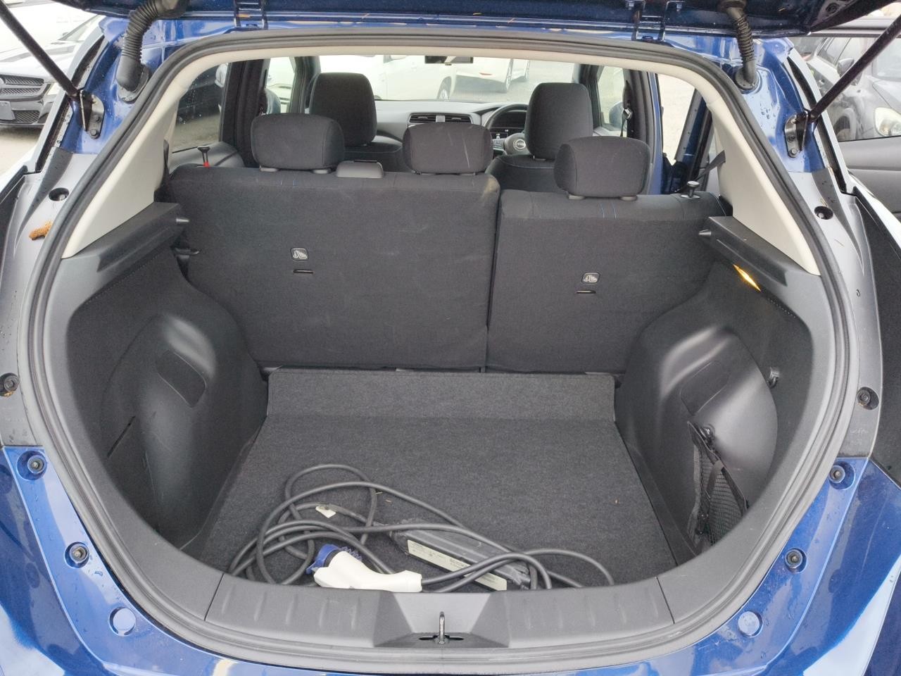 2022 Nissan Leaf thumbnail
