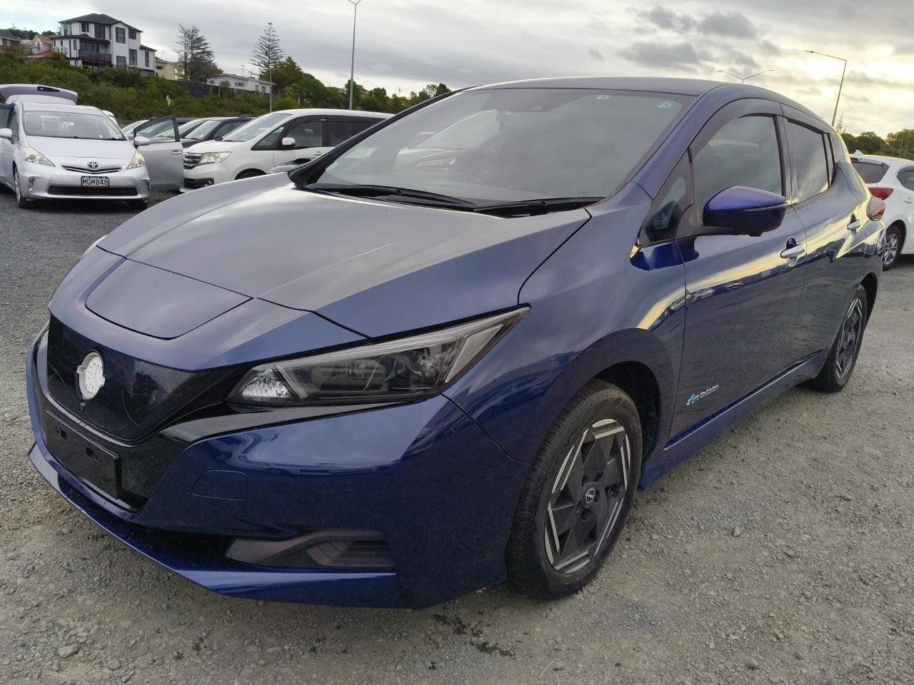 2022 Nissan Leaf thumbnail