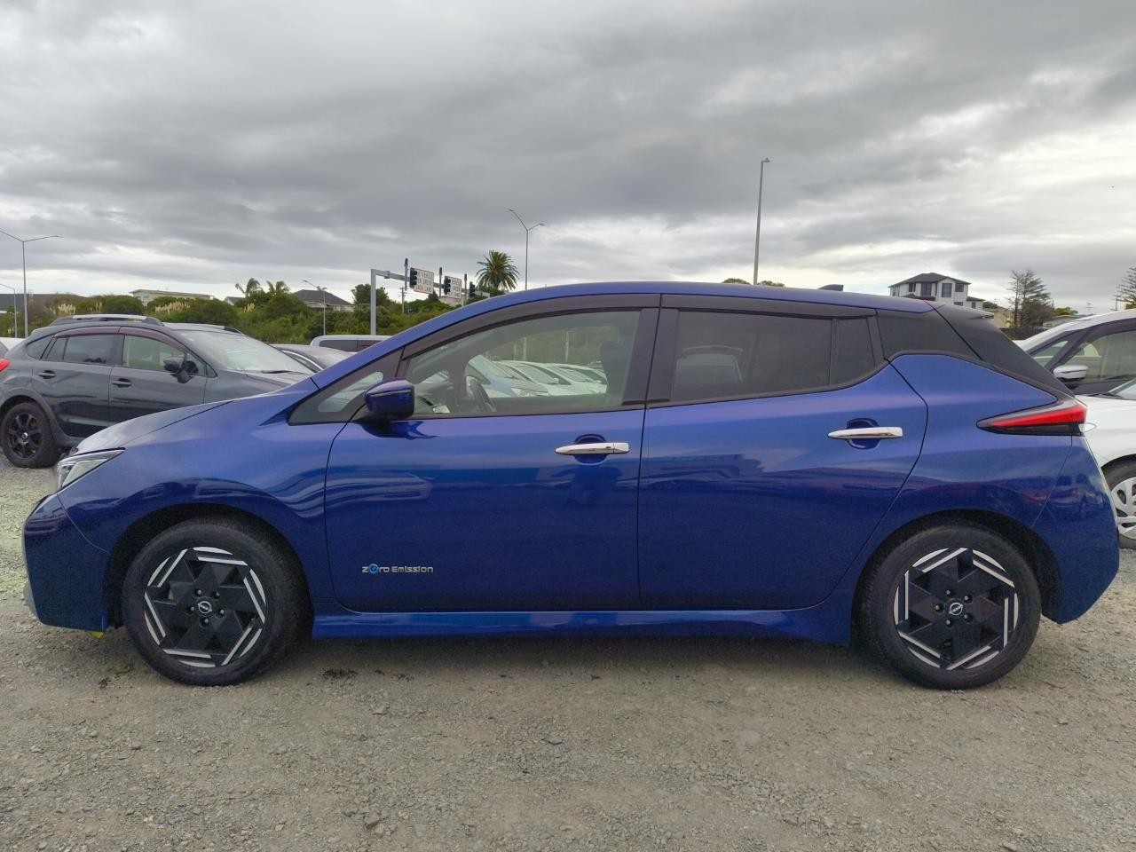 2022 Nissan Leaf thumbnail