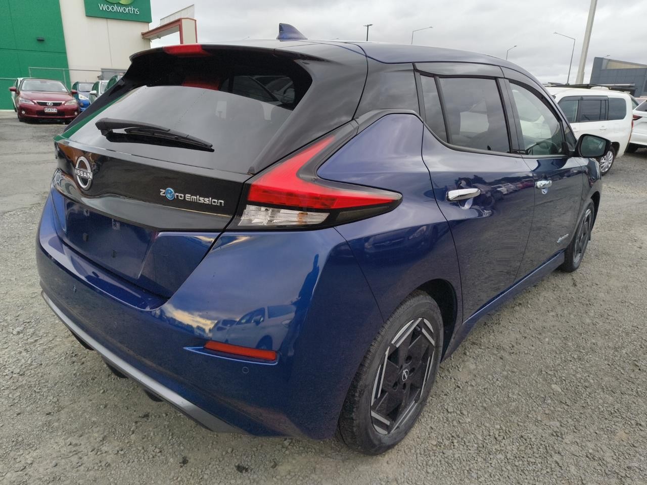 2022 Nissan Leaf thumbnail