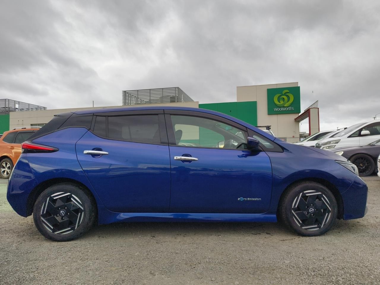2022 Nissan Leaf thumbnail