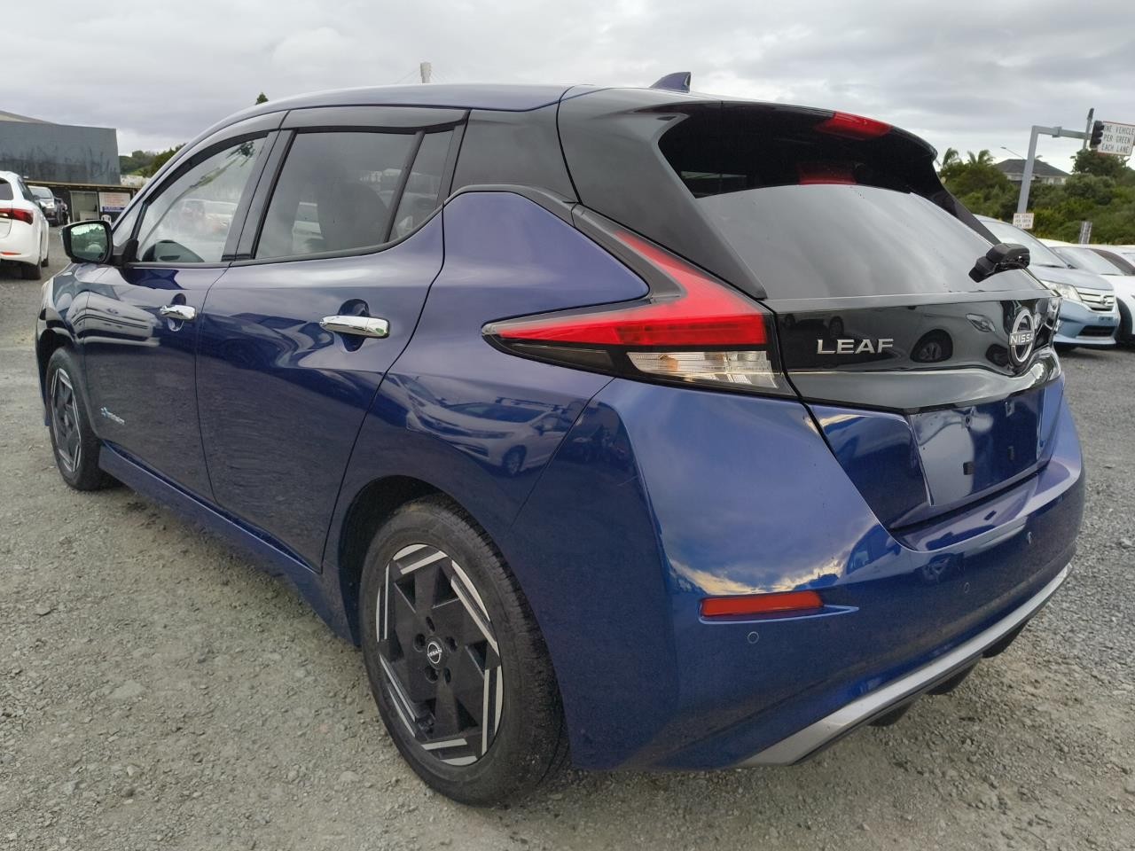 2022 Nissan Leaf thumbnail