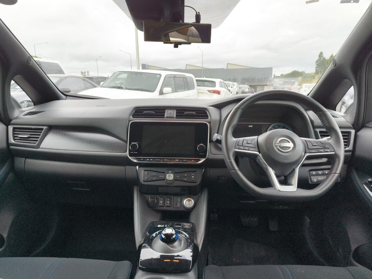 2022 Nissan Leaf thumbnail
