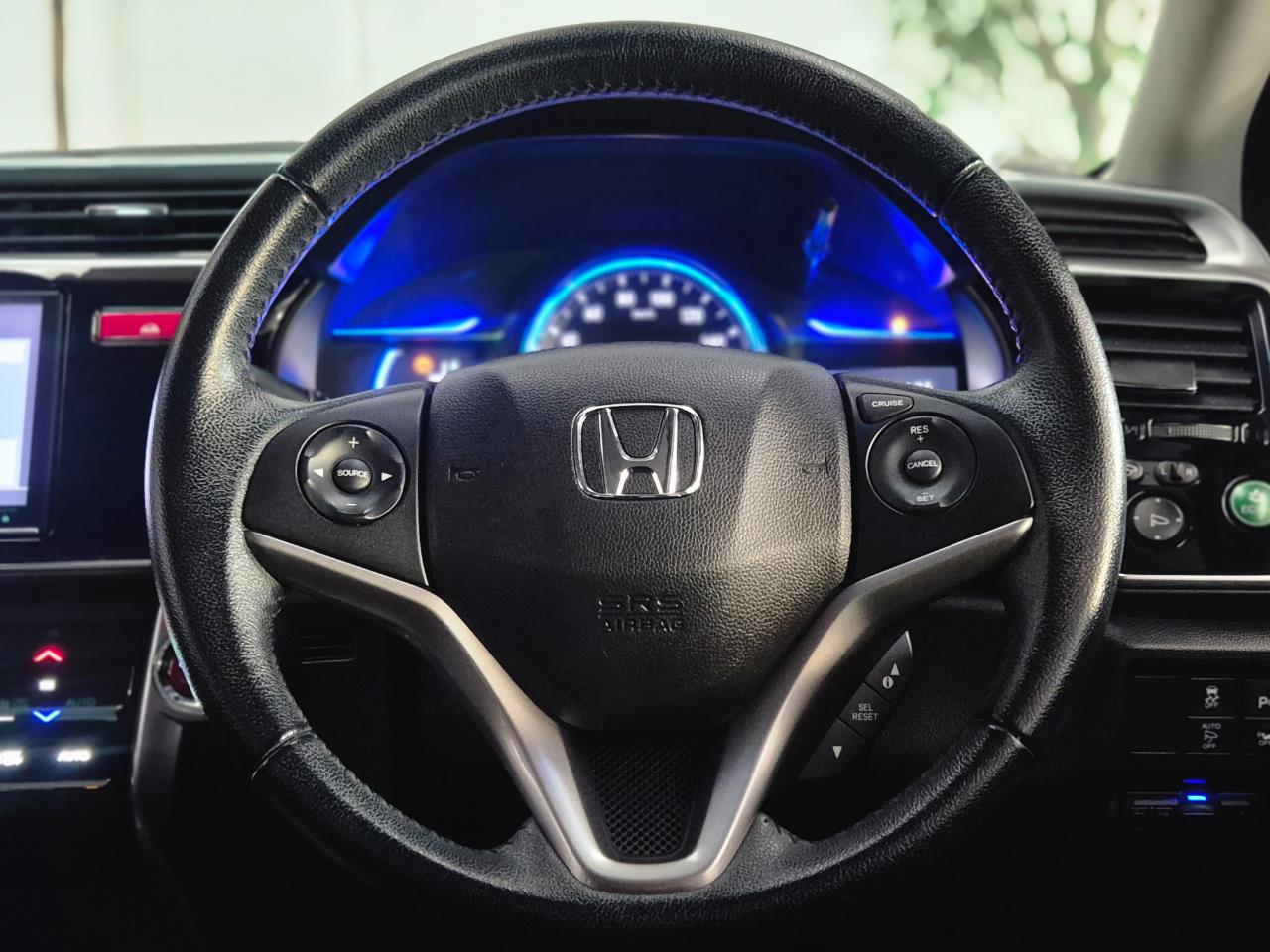 2016 Honda Grace thumbnail