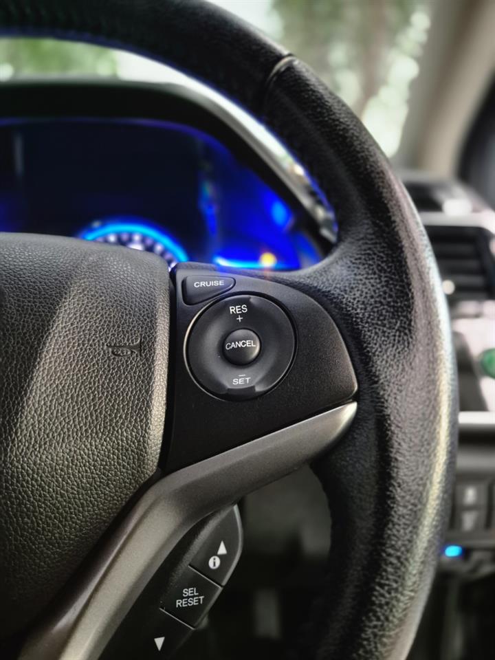 2016 Honda Grace thumbnail