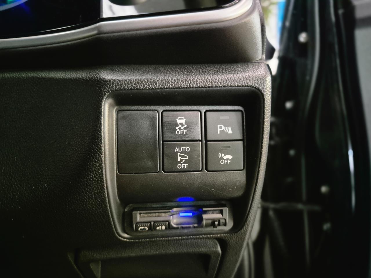 2016 Honda Grace thumbnail