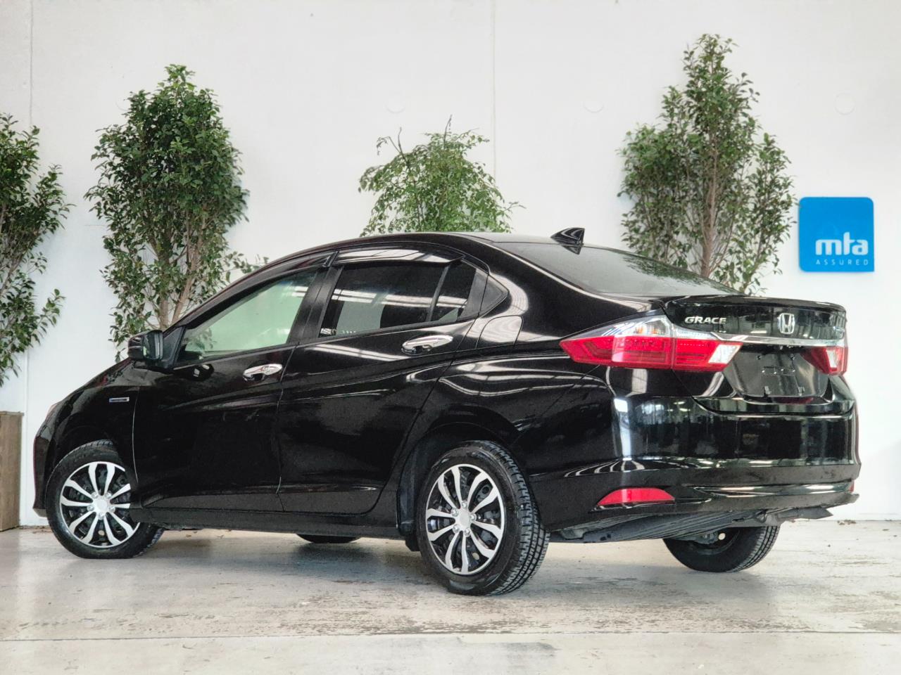 2016 Honda Grace thumbnail