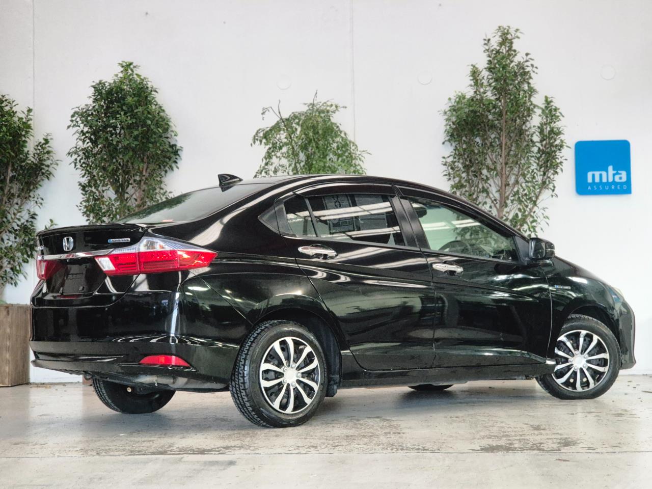 2016 Honda Grace thumbnail