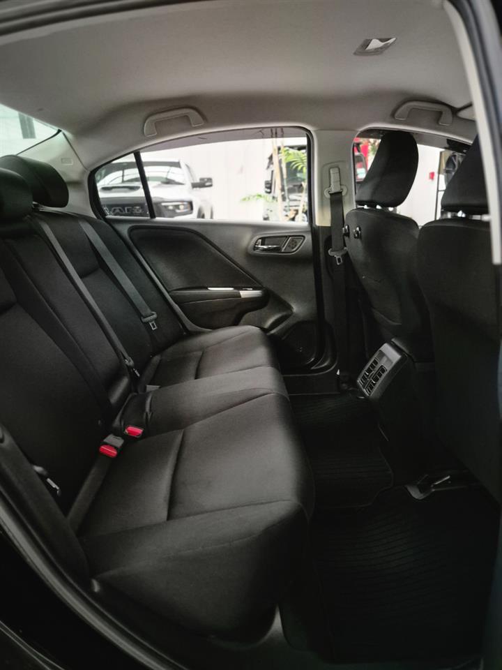 2016 Honda Grace thumbnail