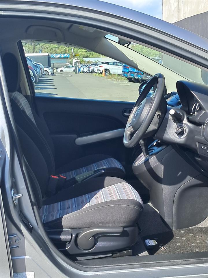 2012 Mazda Demio thumbnail