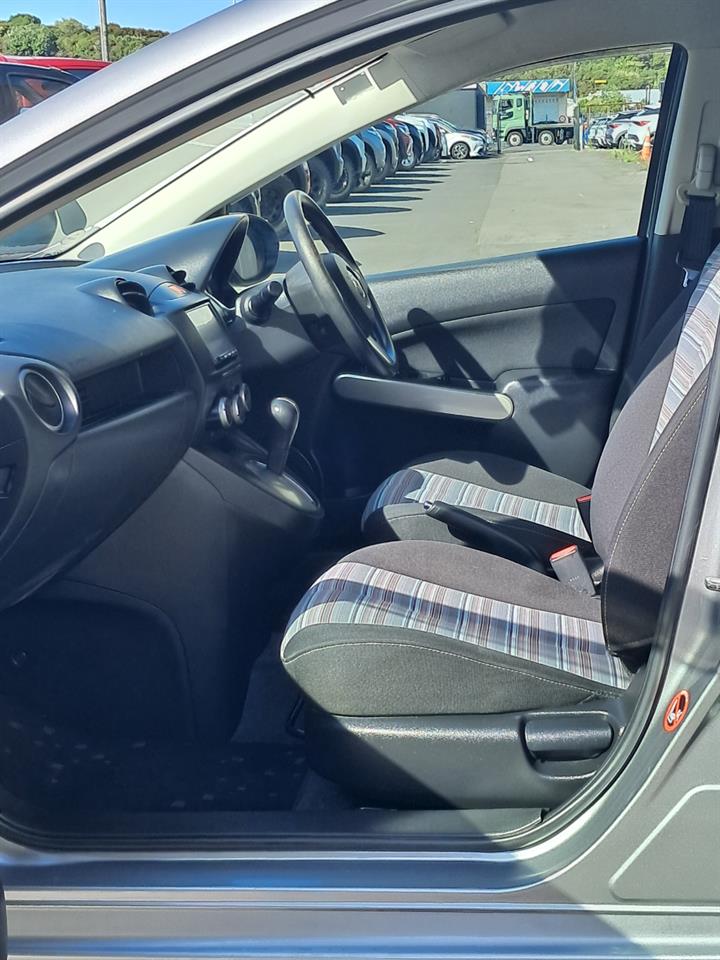 2012 Mazda Demio thumbnail