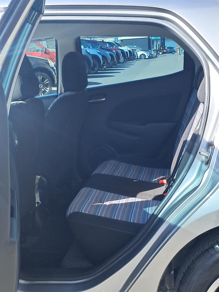 2012 Mazda Demio thumbnail