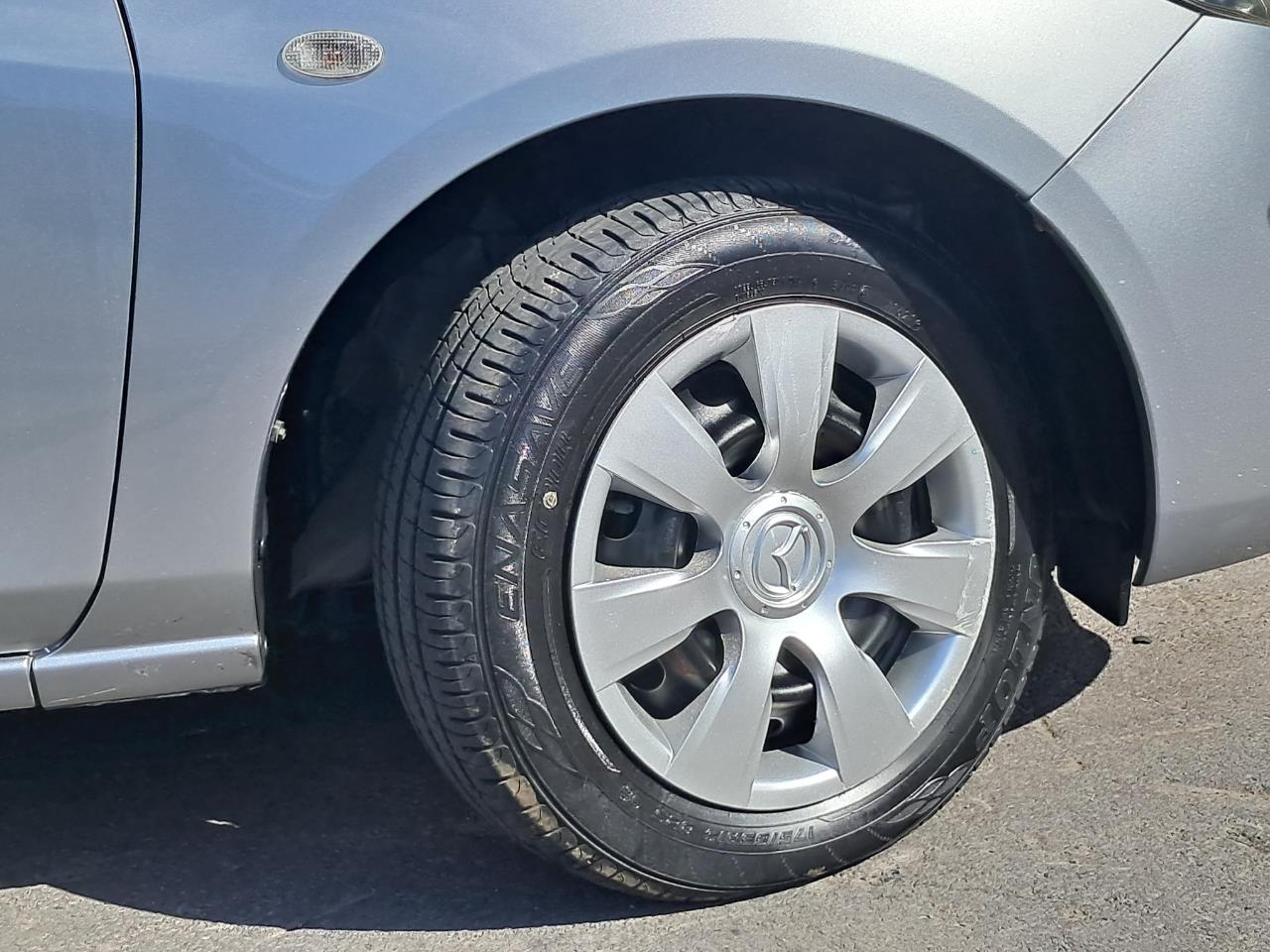 2012 Mazda Demio thumbnail