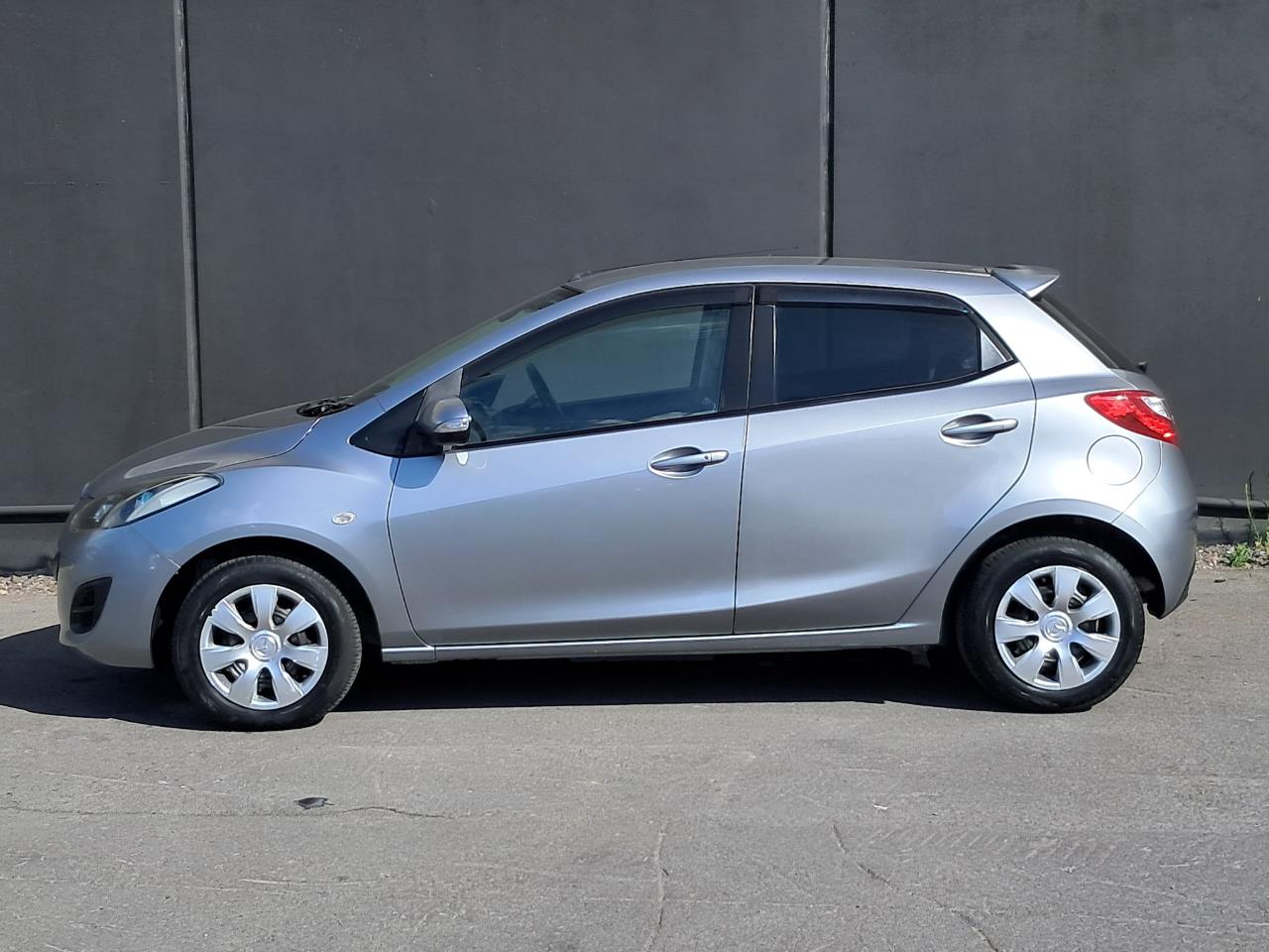 2012 Mazda Demio thumbnail
