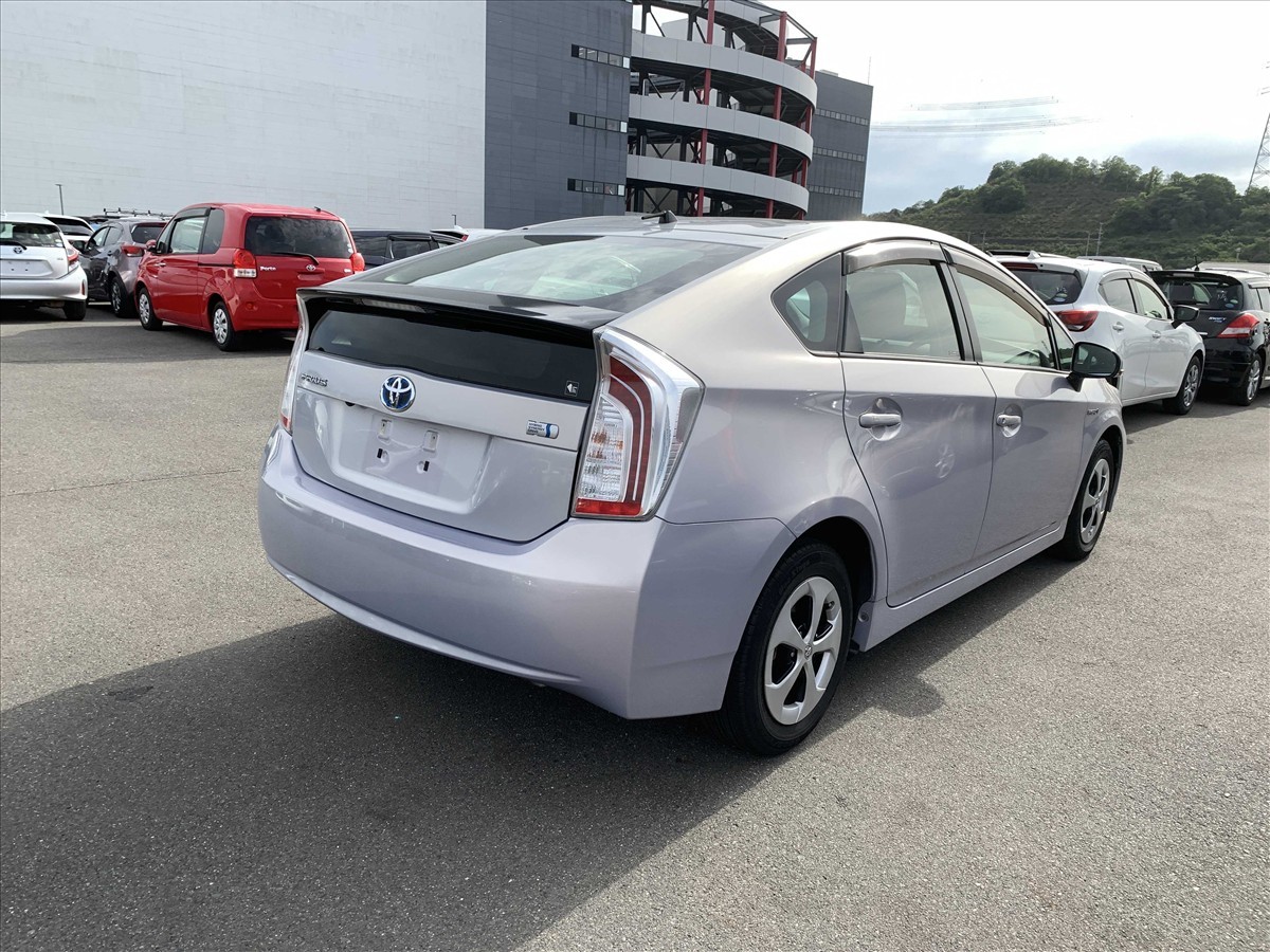 2014 Toyota PRIUS thumbnail