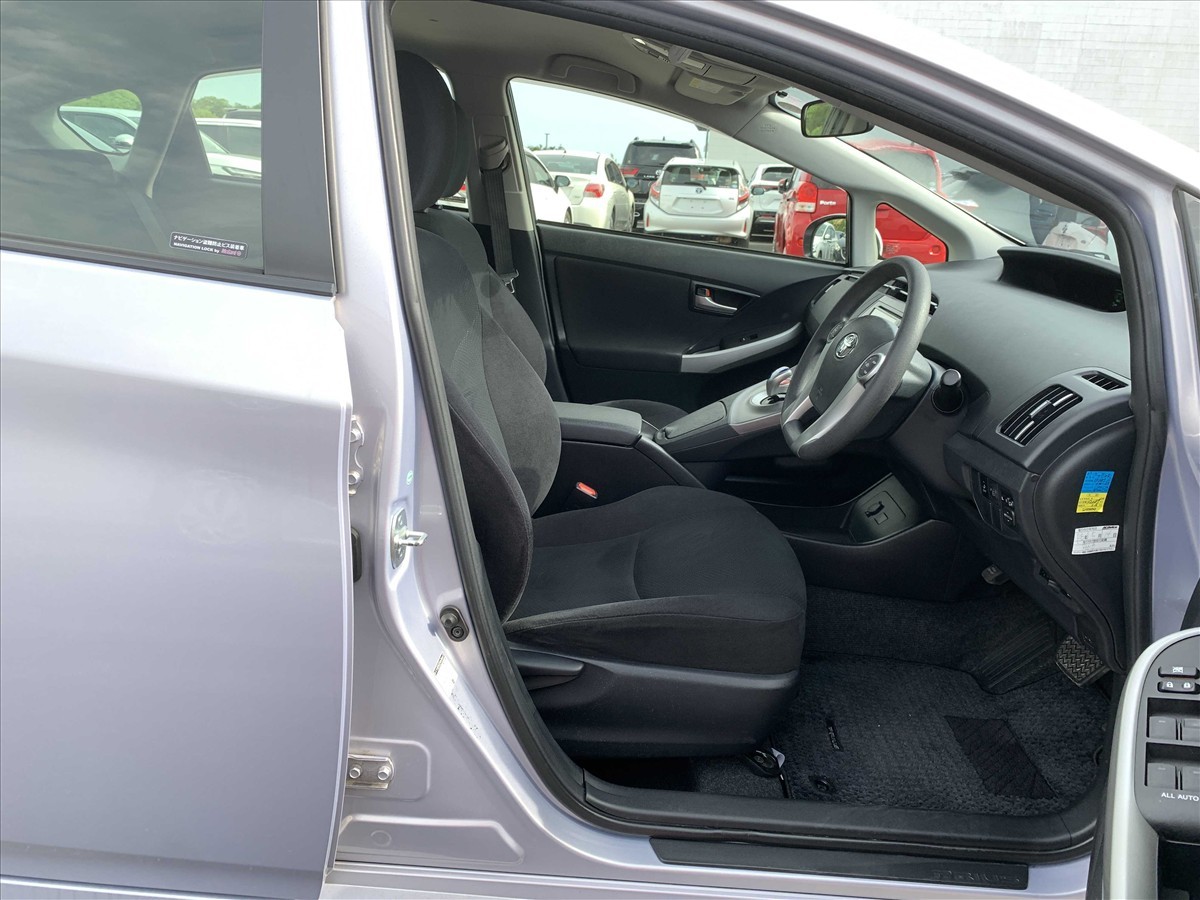 2014 Toyota PRIUS thumbnail
