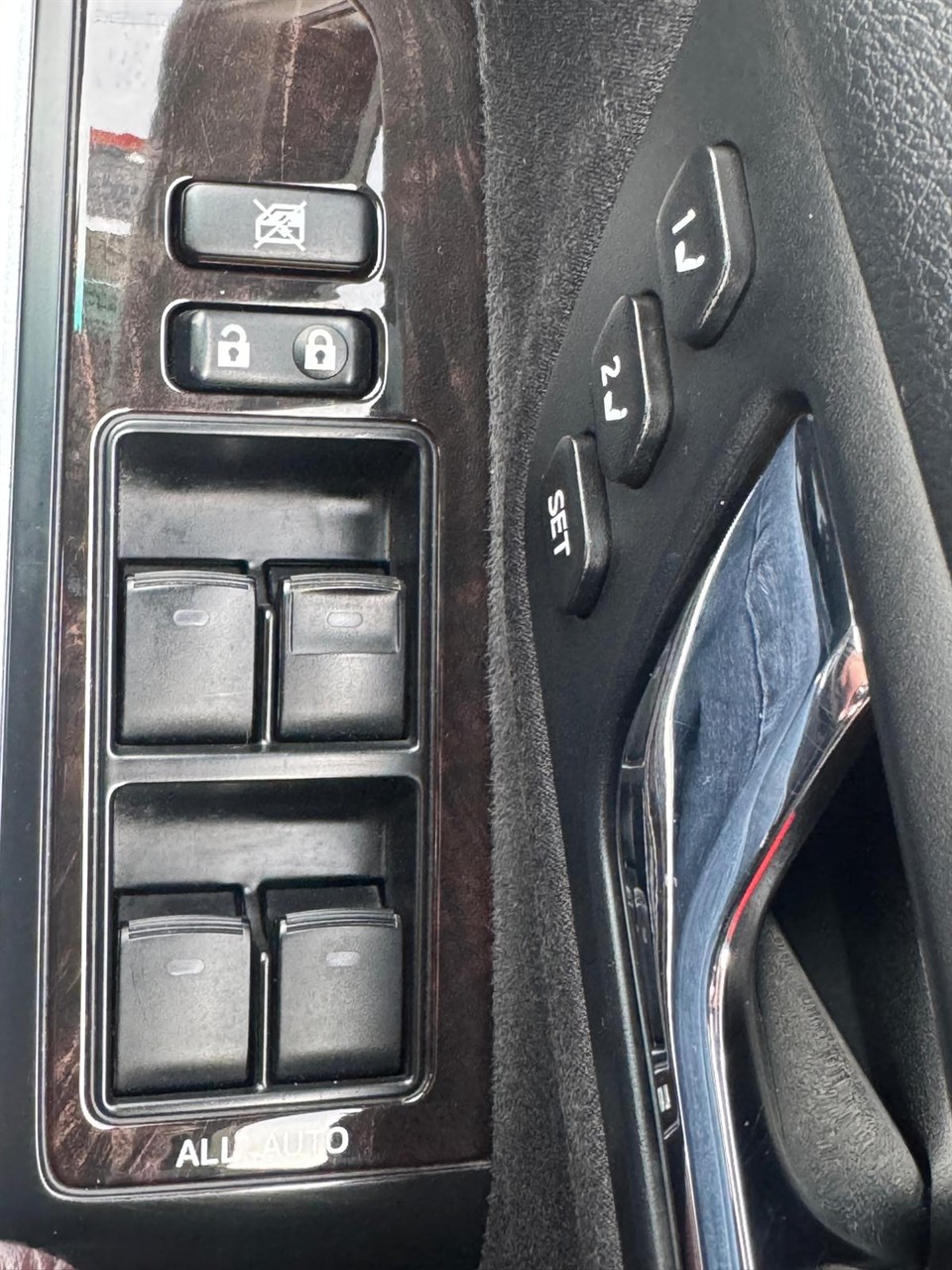 2015 Toyota Sai thumbnail