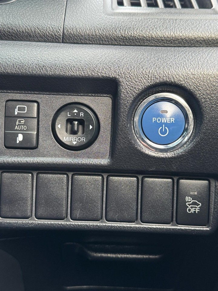 2015 Toyota Sai thumbnail