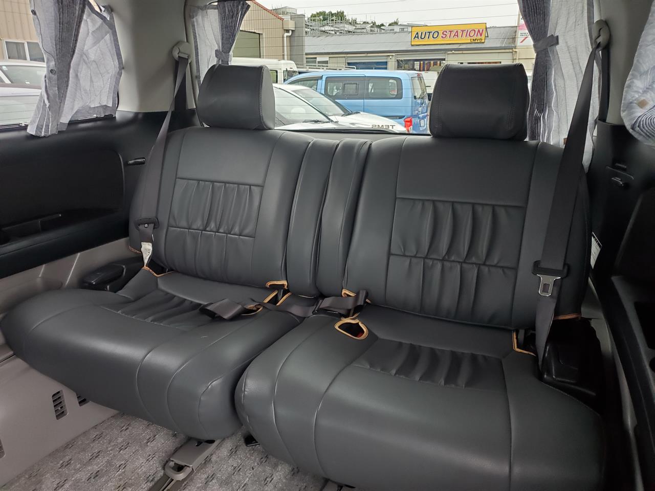 2003 Toyota Alphard thumbnail