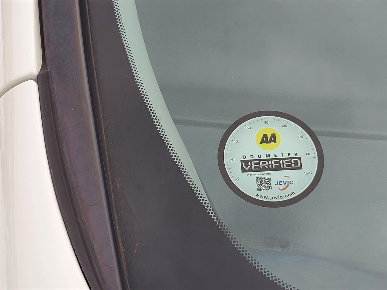 2003 Toyota Alphard thumbnail