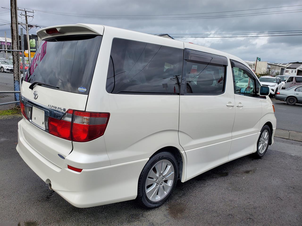 2003 Toyota Alphard thumbnail