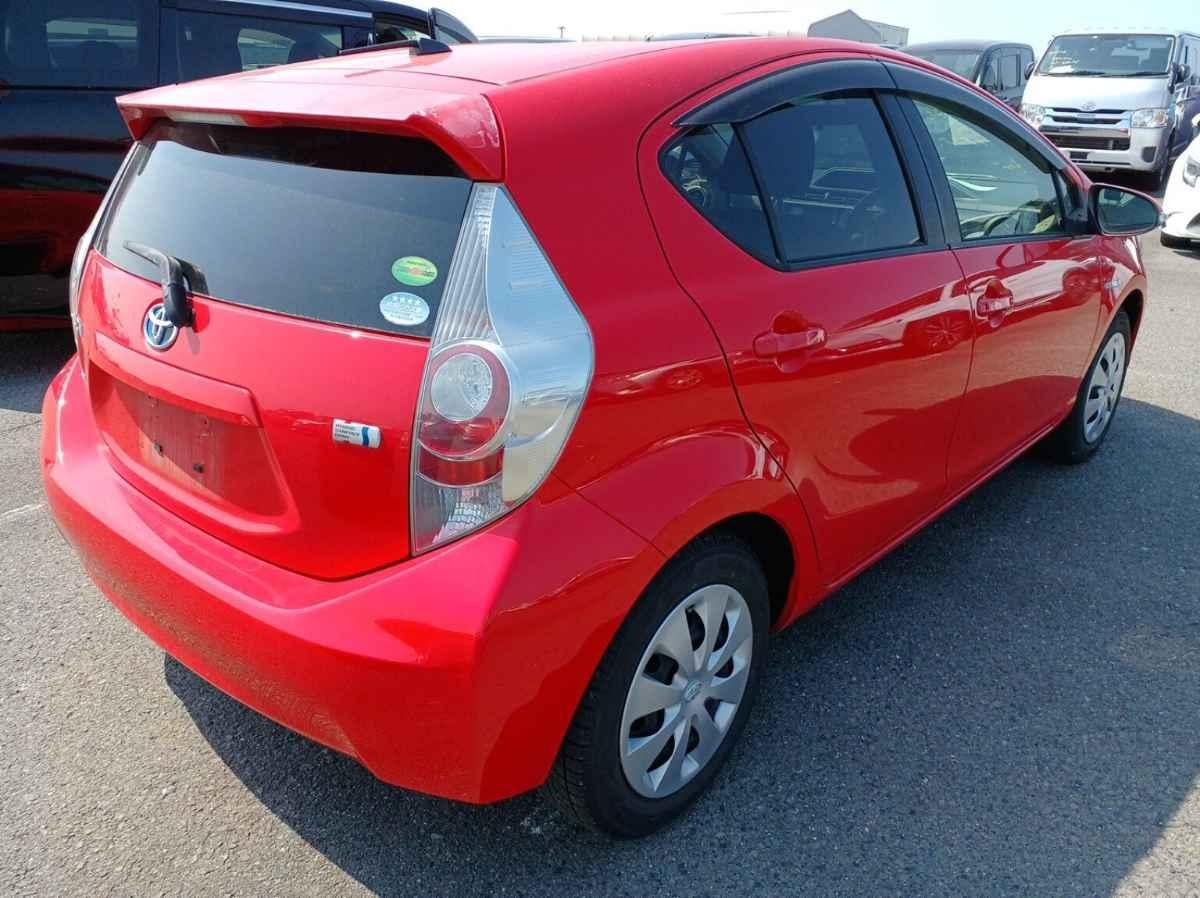 2014 Toyota Aqua thumbnail