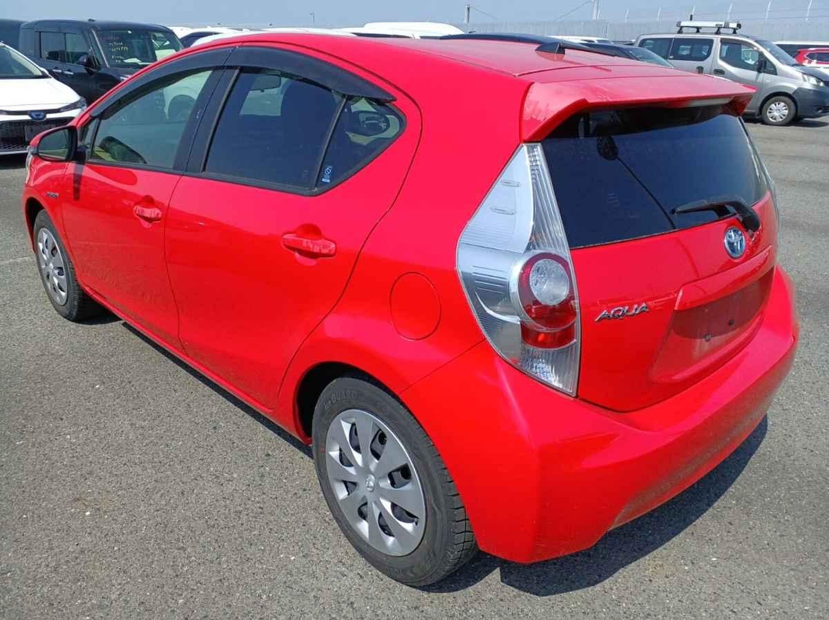 2014 Toyota Aqua thumbnail