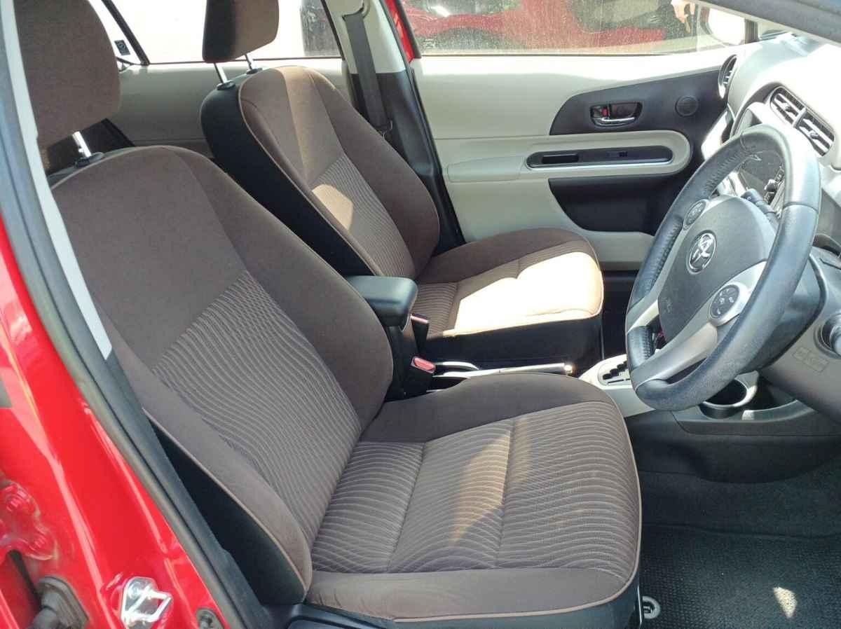 2014 Toyota Aqua thumbnail