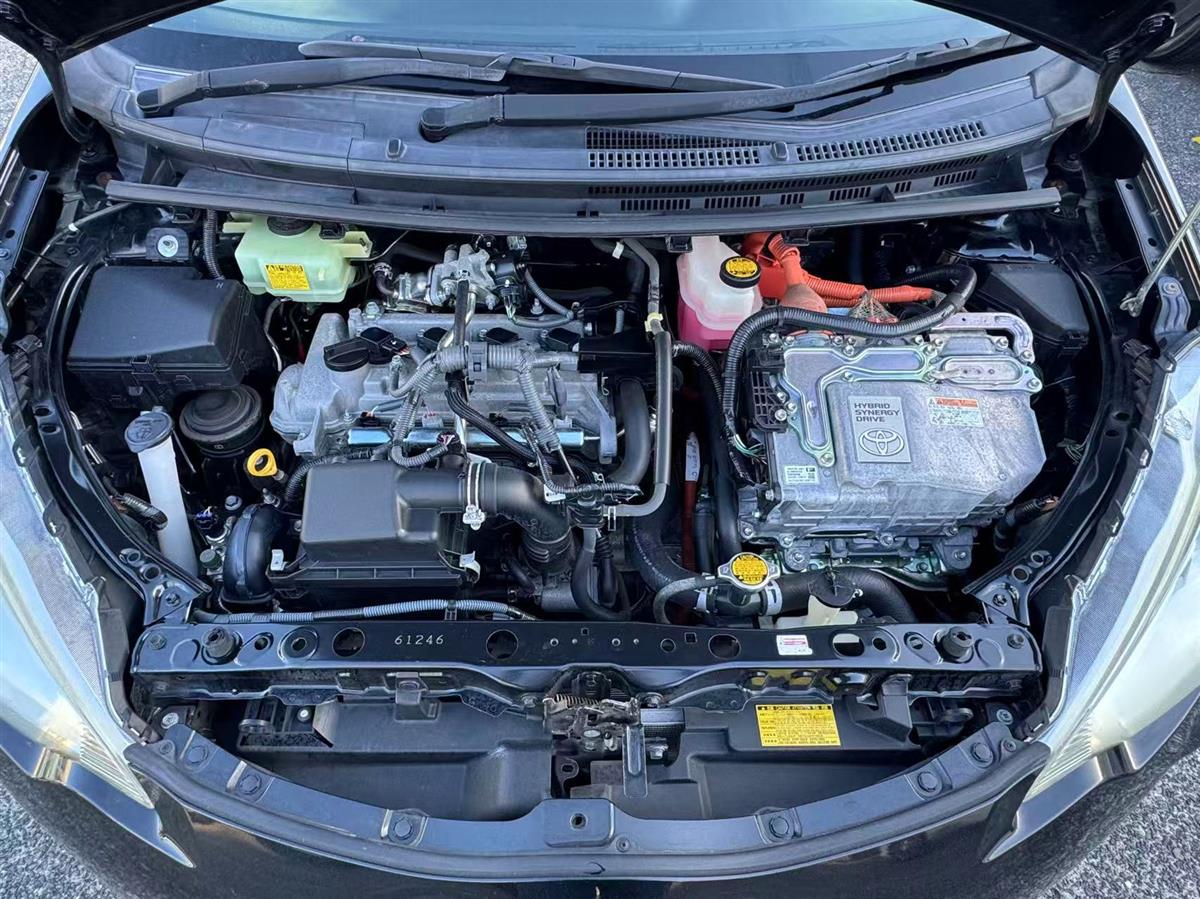 2013 Toyota Aqua thumbnail