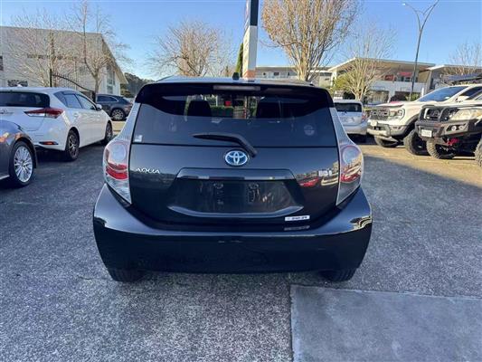 2013 Toyota Aqua thumbnail