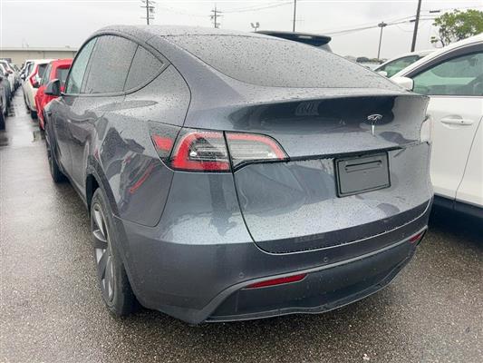 2022 Tesla Model thumbnail