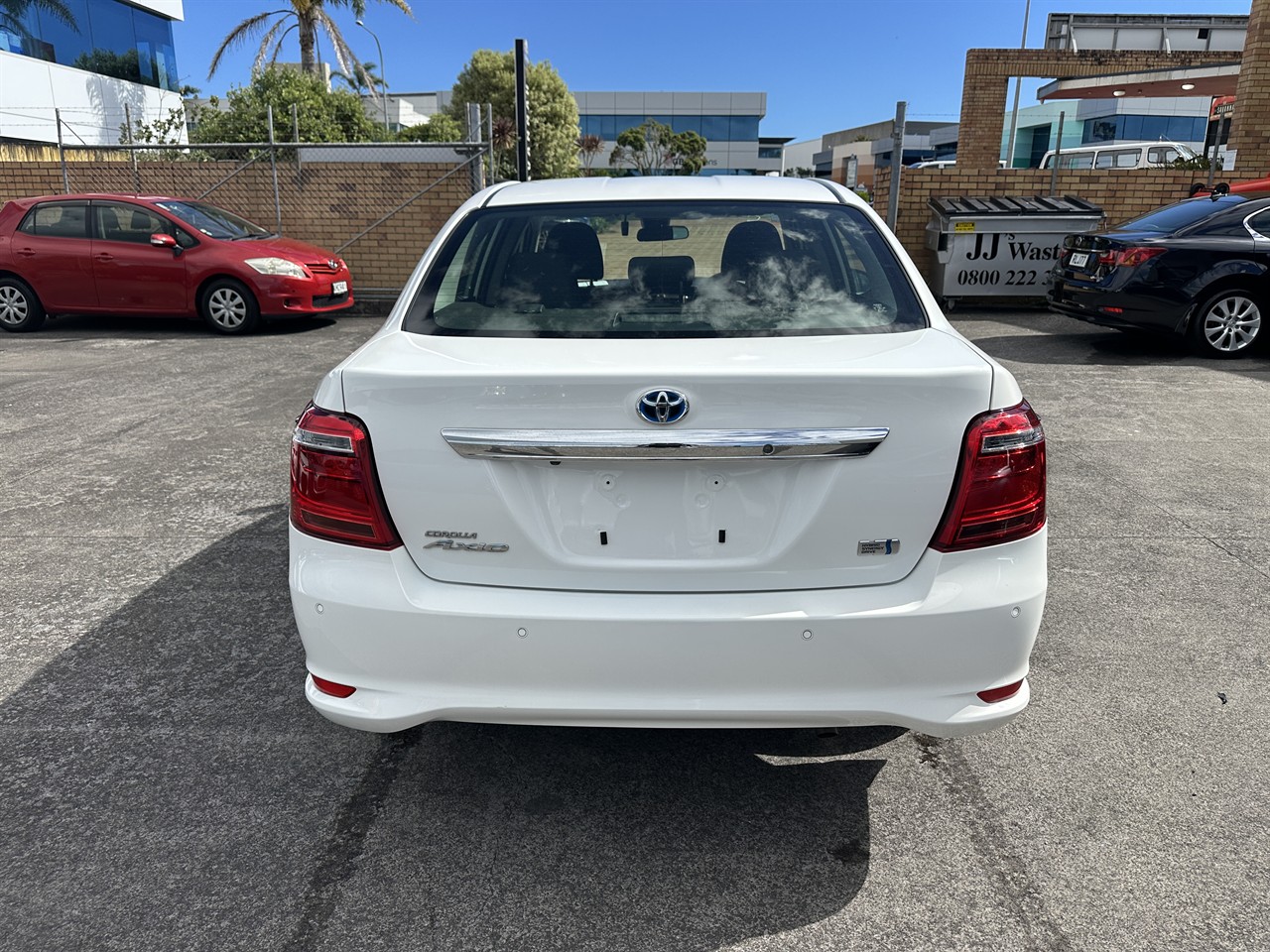 2018 Toyota Corolla thumbnail