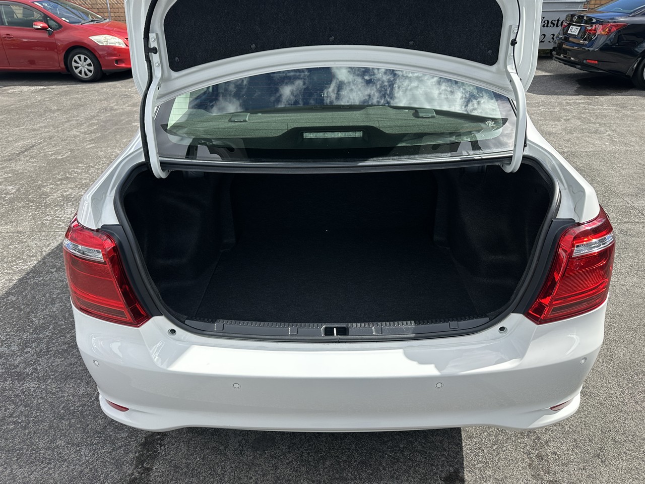 2018 Toyota Corolla thumbnail