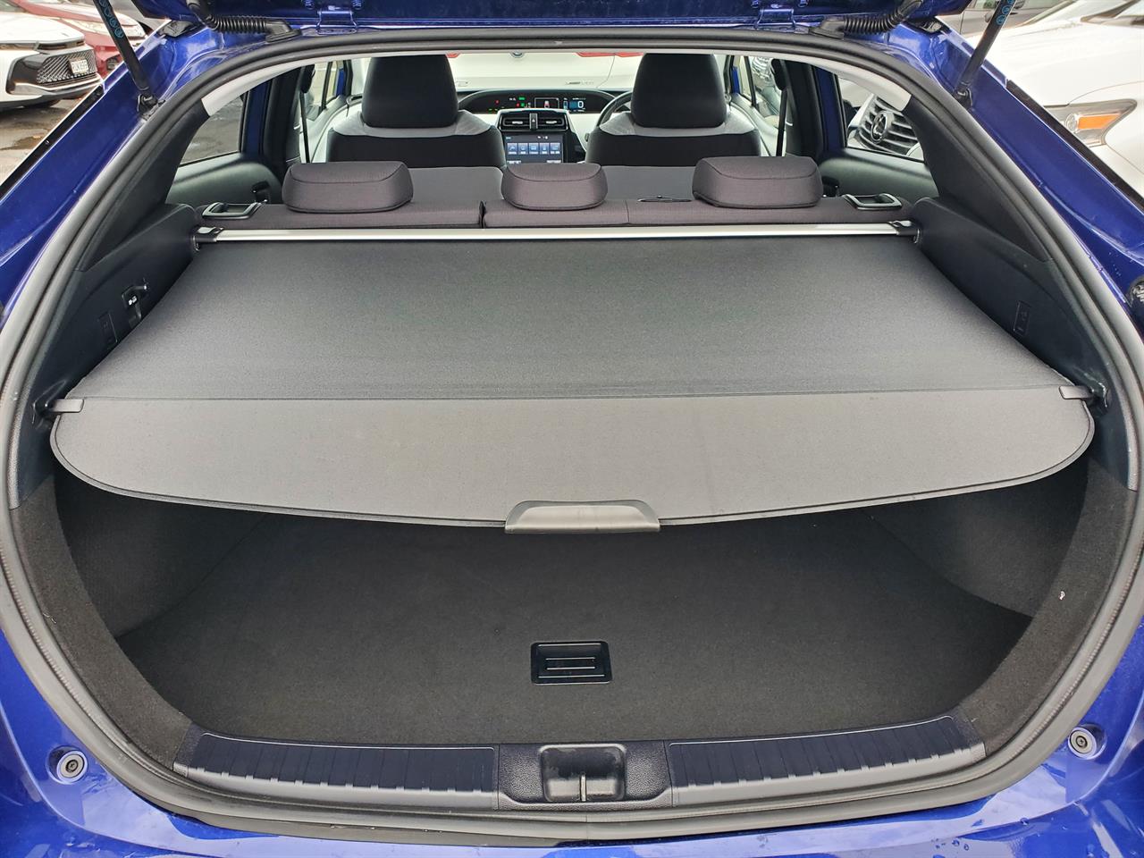 2016 Toyota Prius thumbnail
