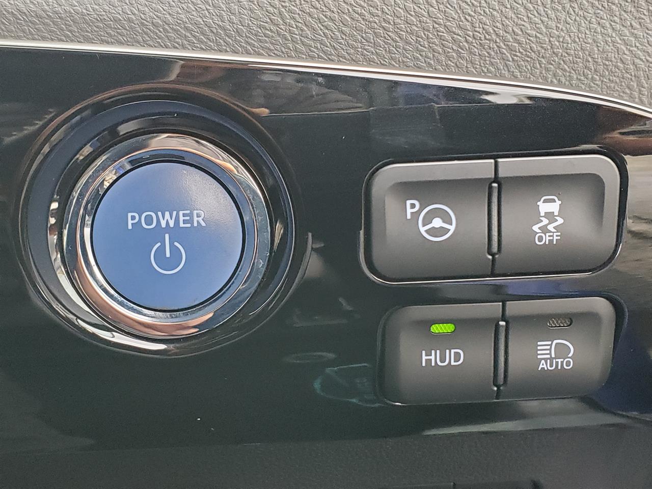 2016 Toyota Prius thumbnail
