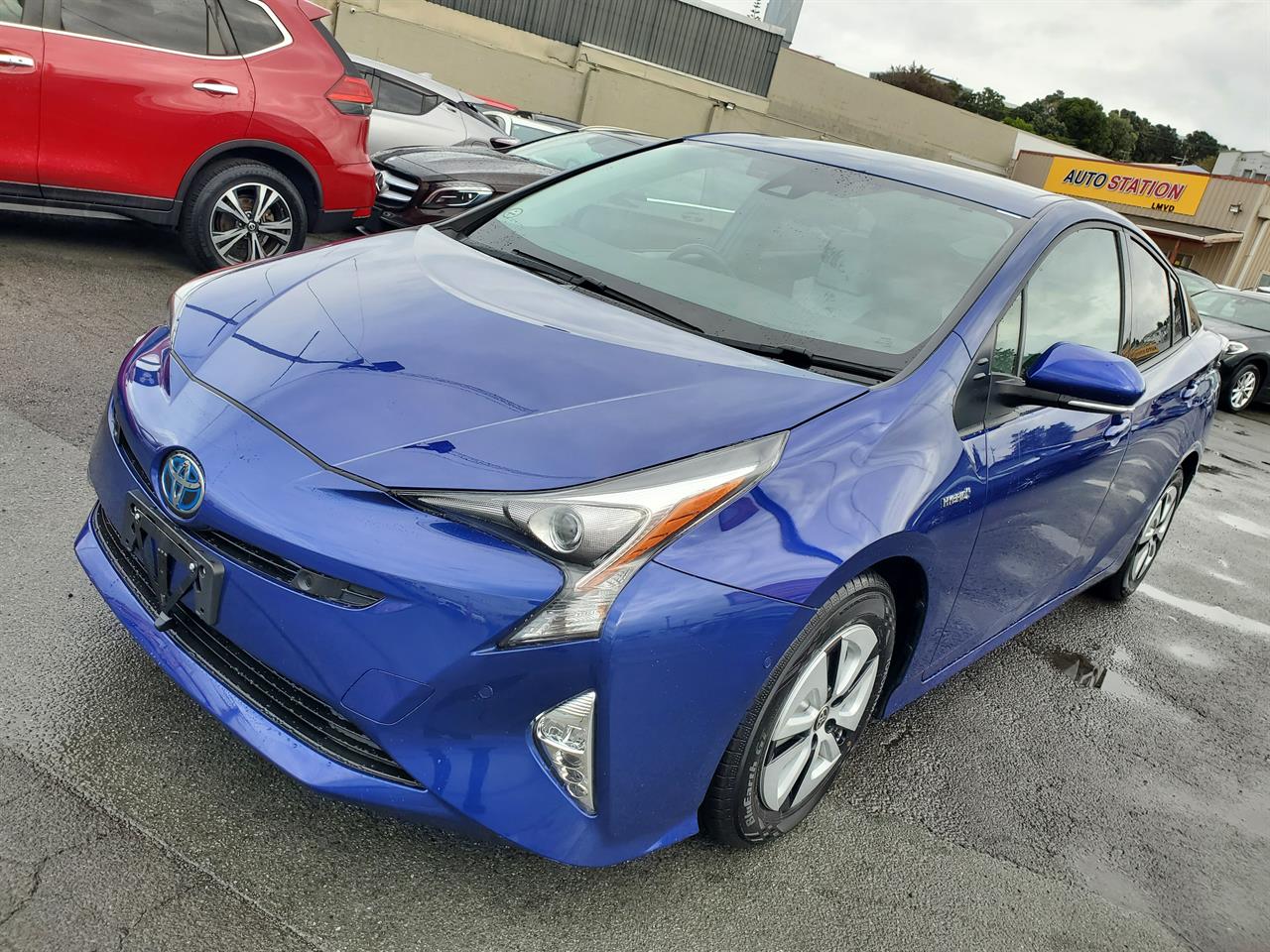 2016 Toyota Prius thumbnail