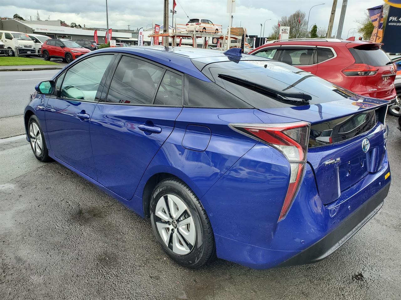2016 Toyota Prius thumbnail