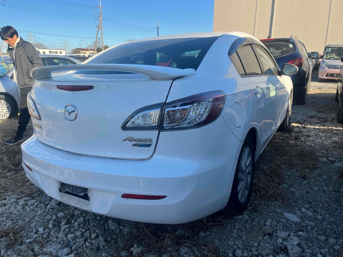 2012 Mazda Axela thumbnail