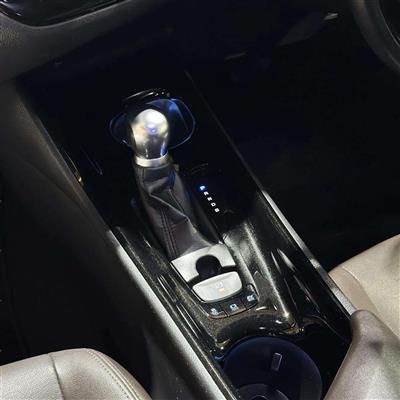 2017 Toyota C-HR thumbnail