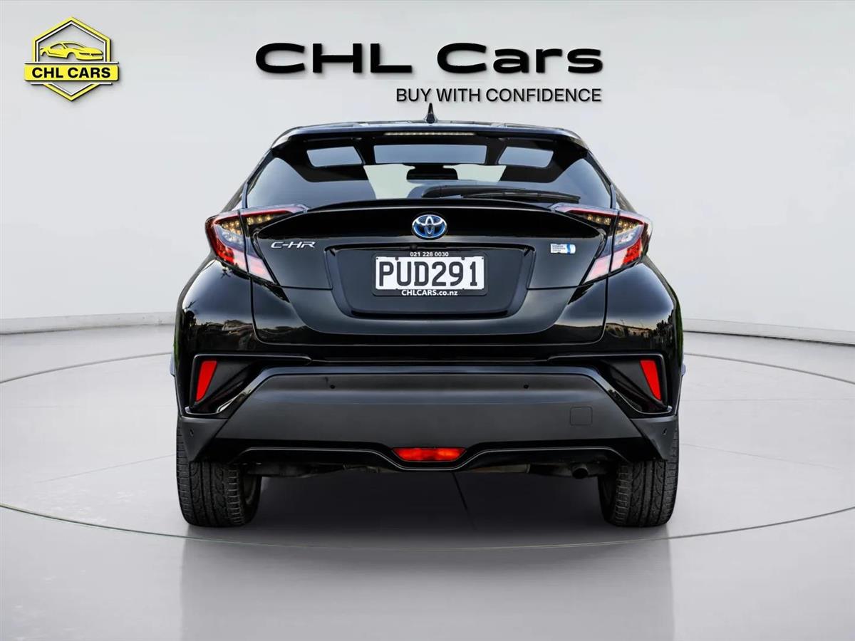 2017 Toyota C-HR thumbnail