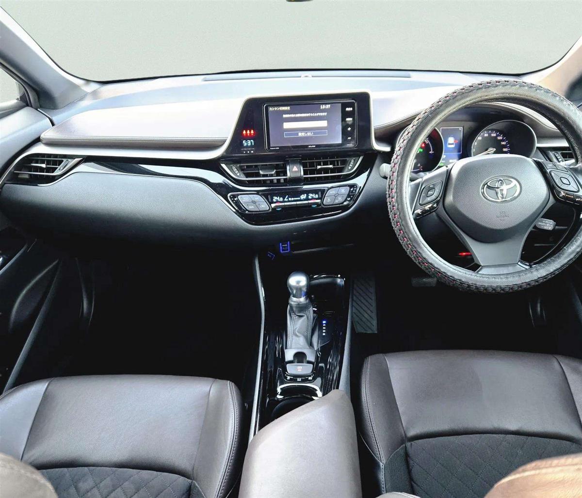 2017 Toyota C-HR thumbnail