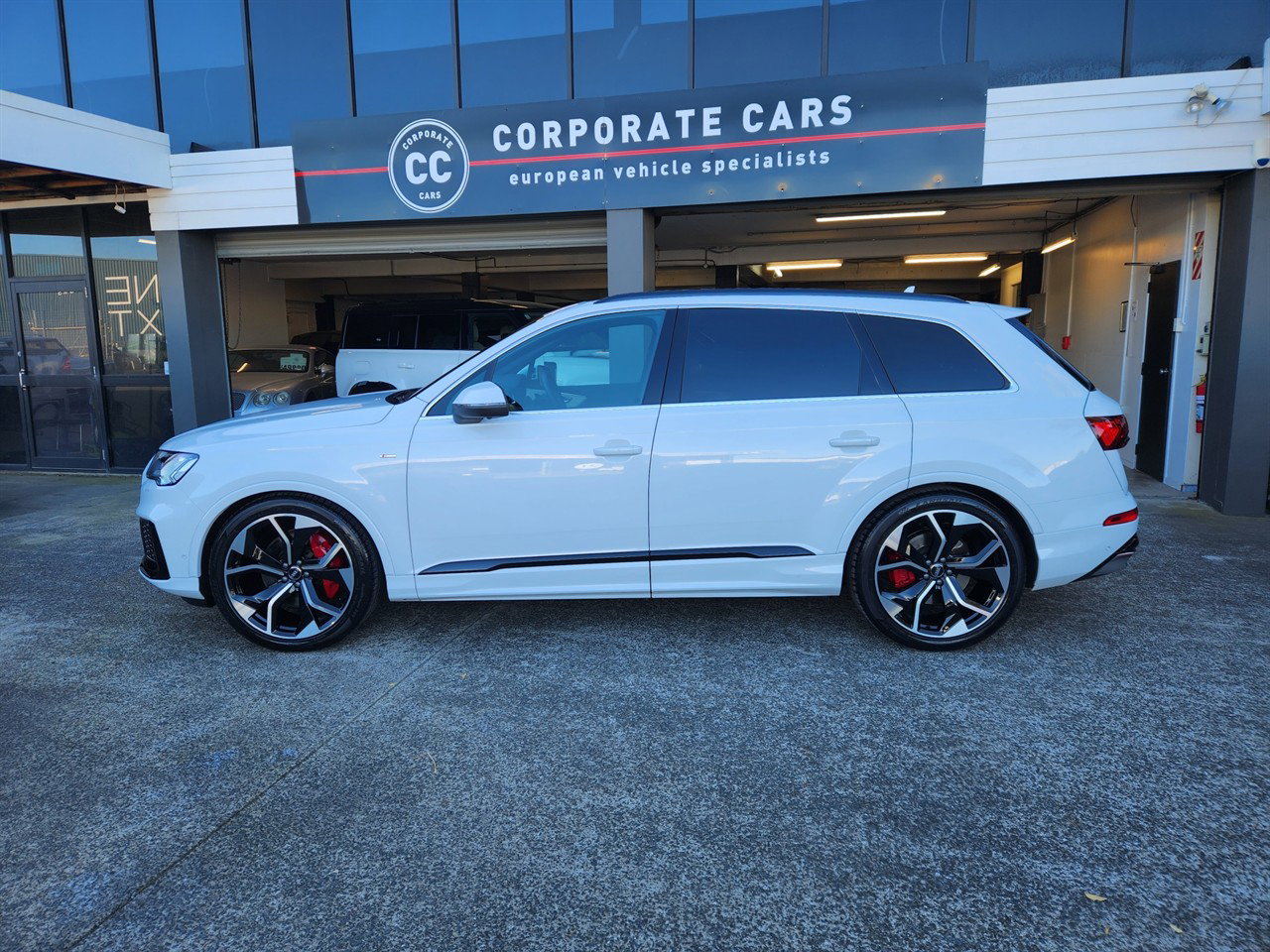 2020 Audi Q7 thumbnail