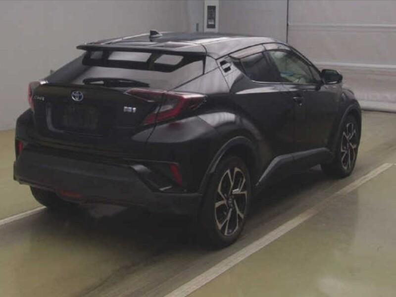2017 Toyota C-HR thumbnail