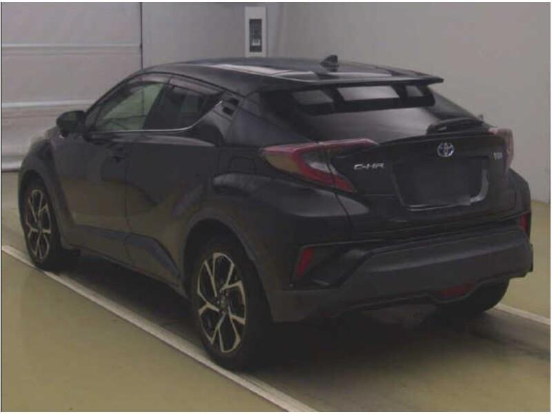 2017 Toyota C-HR thumbnail