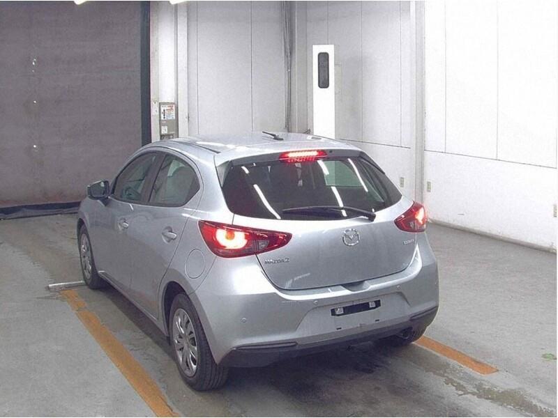 2021 Mazda 2 thumbnail