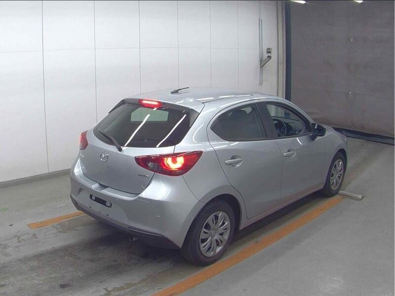 2021 Mazda 2 thumbnail